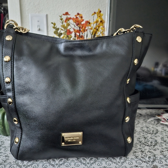 Michael Kors Big Black Leather Bag with Chain Straps and Gold Stud accents 👌 - Picture 3 of 6